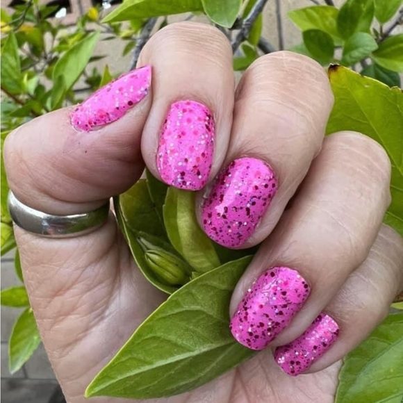 *Retired* Color Street: Exes and Oh’s | Valentine’s Day Pink Glitter Red Silver - Picture 7 of 13